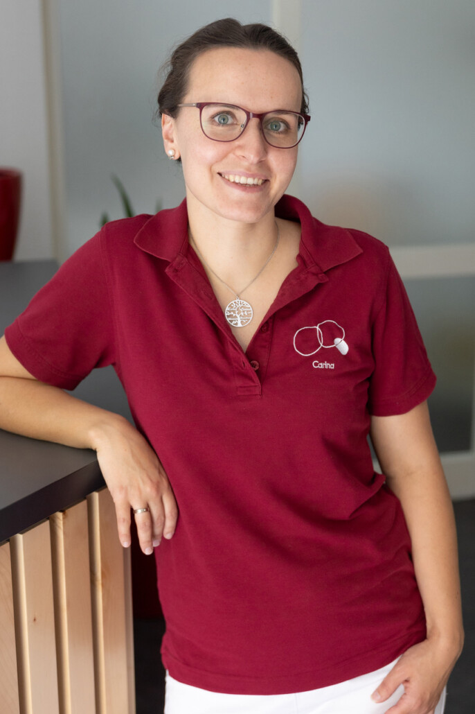 Carina Achmann am Empfang der Arztpraxis Dr. Kuhbandner in Parkstein