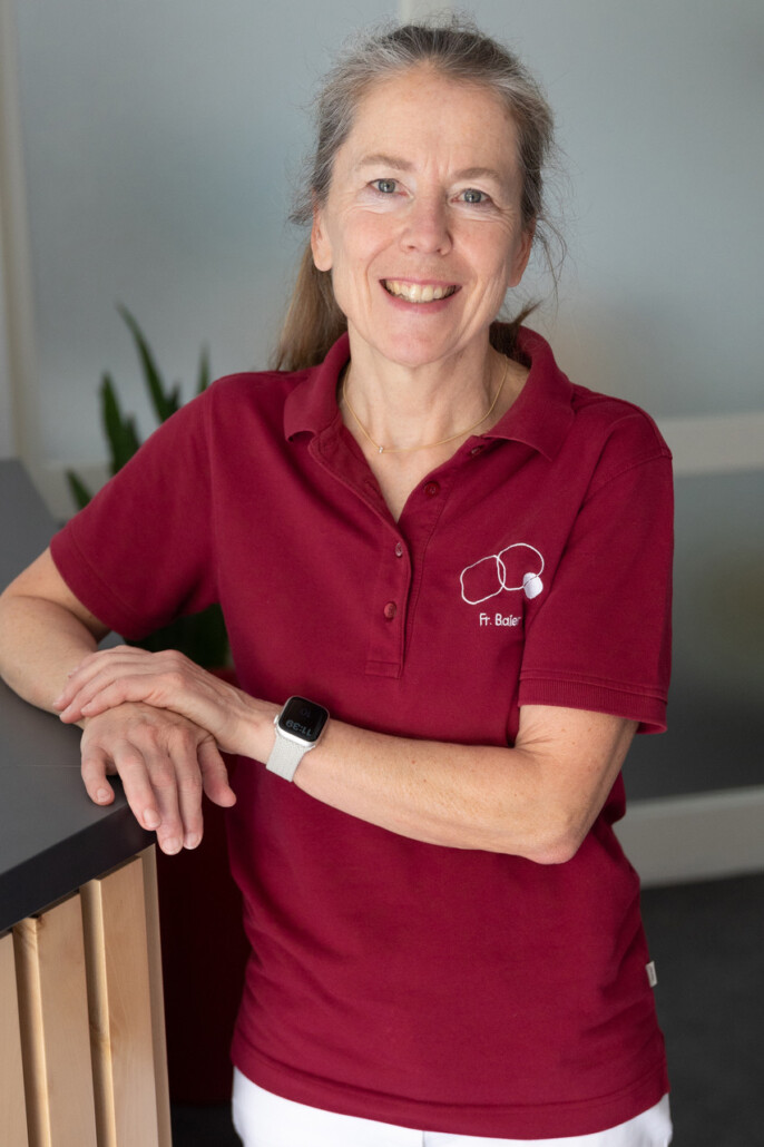 Sigrid Baier, Fachärztin für Allgemeinmedizin, am Empfang der Arztpraxis